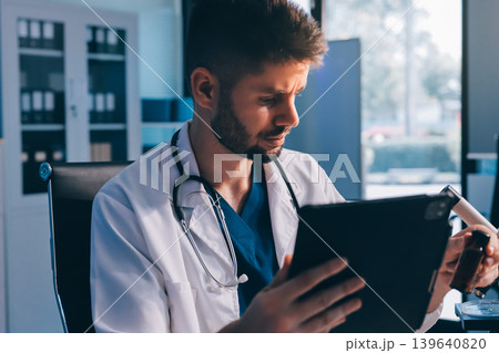 Attractive student of chemistry working in laboratory 139640820