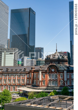 《東京都》日本の都市景観 春の快晴の東京駅を望む（令和8年5月） 139640888