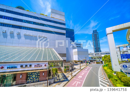 日本の横浜都市景観5月13日。横浜駅(東口)やザ・ヨコハマフロントタワーなどを望む。1号、五反田… 日本の横浜都市景観5月13日。横浜駅(東口)やザ・ヨコハマフロントタワーなどを望む。1号、五反田… 139641758