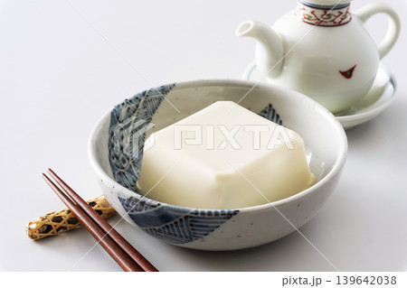 冷やっこ　冷奴　 139642038