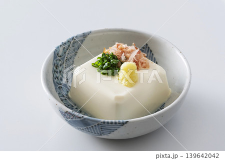 冷やっこ　冷奴　 139642042