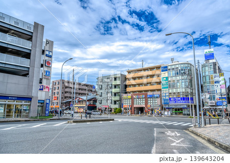 新羽駅前交差点の都市風景 新羽駅前交差点の都市風景 139643204