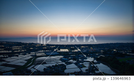 夕方の丘陵部から見た富山湾周辺の様子 夕方の丘陵部から見た富山湾周辺の様子 139646963