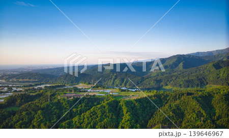 夕方の丘陵部から見た富山湾周辺の様子 夕方の丘陵部から見た富山湾周辺の様子 139646967