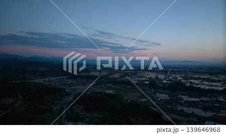 夕方の丘陵部から見た富山湾周辺の様子 夕方の丘陵部から見た富山湾周辺の様子 139646968