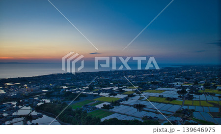 夕方の丘陵部から見た富山湾周辺の様子 139646975