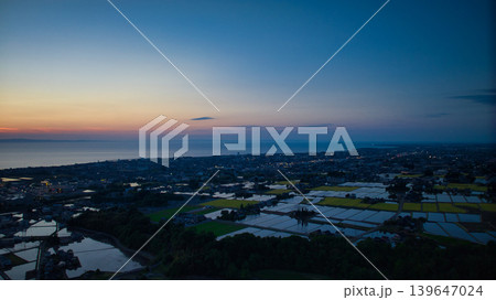 夕方の丘陵部から見た富山湾周辺の様子 夕方の丘陵部から見た富山湾周辺の様子 139647024