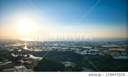 夕方の丘陵部から見た富山湾周辺の様子 夕方の丘陵部から見た富山湾周辺の様子 139647028