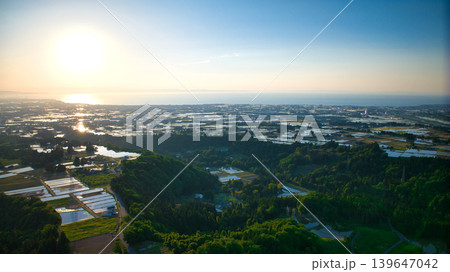 富山県滑川市、夕方の丘陵部から見た富山湾周辺の様子 富山県滑川市、夕方の丘陵部から見た富山湾周辺の様子 139647042