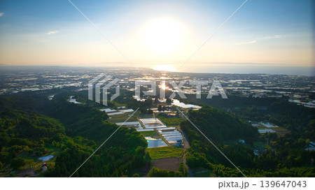 富山県滑川市、夕方の丘陵部から見た富山湾周辺の様子 富山県滑川市、夕方の丘陵部から見た富山湾周辺の様子 139647043