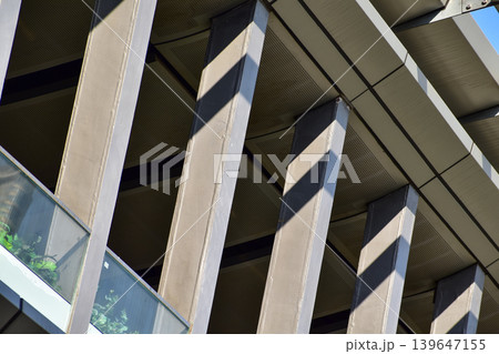 The scene of Hong Kong's pedestrian bridge. Hong Kong cityscape, streetscape. Travel concept and cityscape. The scene of Hong Kong's pedestrian bridge. Hong Kong cityscape, streetscape. Travel concept and cityscape. 139647155