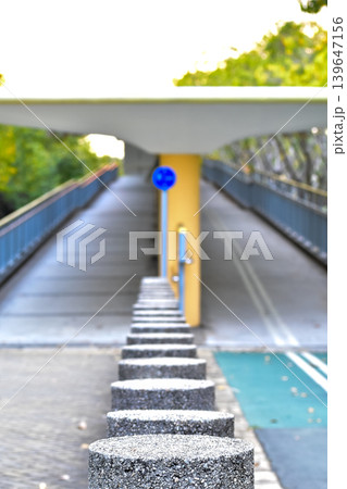 The scene of Hong Kong's pedestrian bridge. Hong Kong cityscape, streetscape. Travel concept and cityscape. 139647156