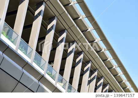 The scene of Hong Kong's pedestrian bridge. Hong Kong cityscape, streetscape. Travel concept and cityscape. The scene of Hong Kong's pedestrian bridge. Hong Kong cityscape, streetscape. Travel concept and cityscape. 139647157