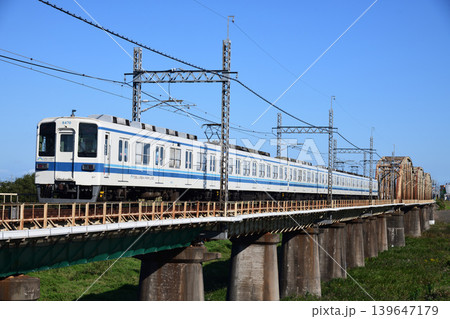 江戸川橋梁を渡る東武アーバンパークライン8000型電車 江戸川橋梁を渡る東武アーバンパークライン8000型電車 139647179