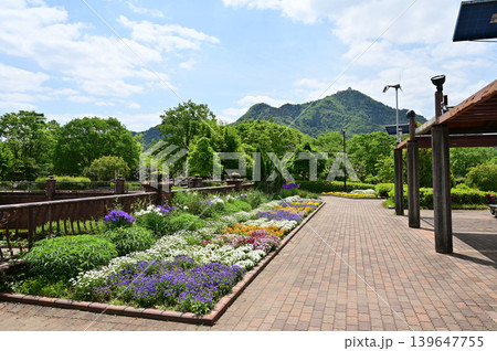 長良公園・沈床花園と岐阜城（岐阜県岐阜市） 139647755