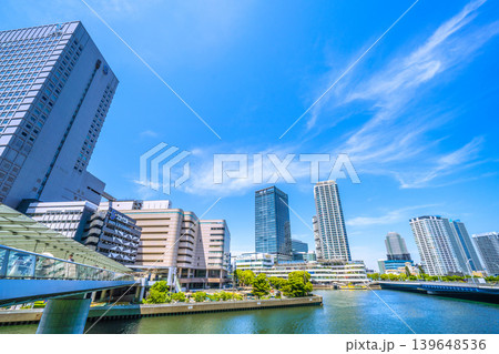 日本の横浜都市景観 横浜駅きた東口側。横浜ベイクォーターやそごう横浜店、スカイビルなどを望む 139648536