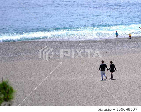 カップル 海岸 ビーチ カップル 海岸 ビーチ 139648537
