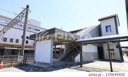 JR東北線の新白河駅、階段とエレベーターがある西口出入口 JR東北線の新白河駅、階段とエレベーターがある西口出入口 139649408