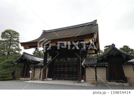 京都御所の宜秋門 京都御所の宜秋門 139654414