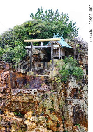 国譲り神話の舞台… 日本海と美しい砂浜『稲佐の浜・弁天島』 国譲り神話の舞台… 日本海と美しい砂浜『稲佐の浜・弁天島』 139654866