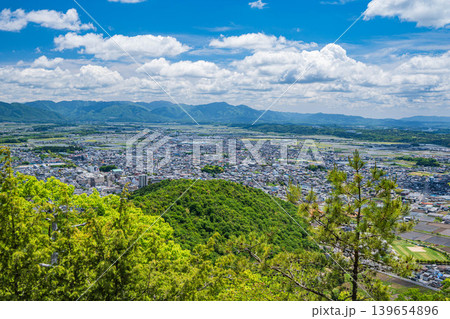 赤神山(太郎坊山)展望台から近江平野の景観 滋賀県東近江市 赤神山(太郎坊山)展望台から近江平野の景観 滋賀県東近江市 139654896