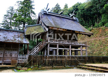 大庭の大宮さん・神魂さん… 日本最古の大社造り国宝・本殿【神魂神社】 139654973