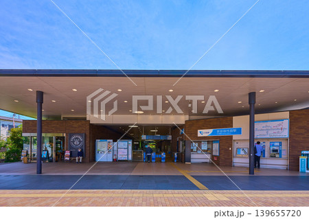 東京都世田谷区代田の小田急線 世田谷代田駅西口改札方面を見る 東京都世田谷区代田の小田急線 世田谷代田駅西口改札方面を見る 139655720