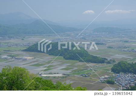 賤ケ岳山頂から見た小谷城方面の風景 賤ケ岳山頂から見た小谷城方面の風景 139655842