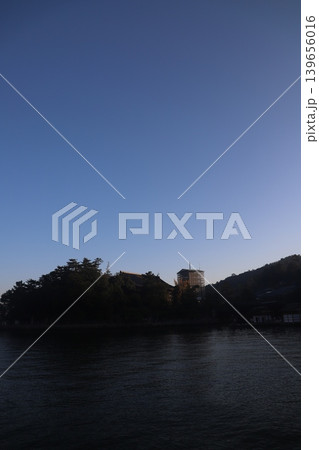 広島県廿日市市宮島町 厳島神社の千畳閣と大規模修理中の五重塔 139656016