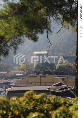 広島県廿日市市宮島町 厳島神社の千畳閣と修理工事が行われている五重塔の全景 139656567
