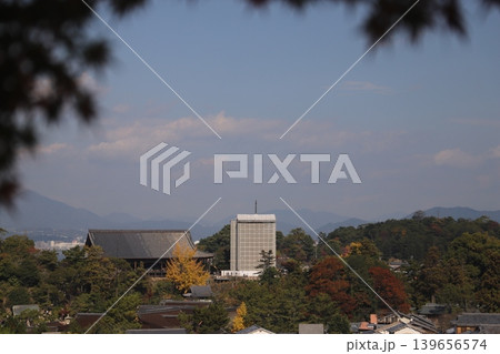 広島県廿日市市宮島町 厳島神社の千畳閣と修理工事が行われている五重塔の全景 139656574