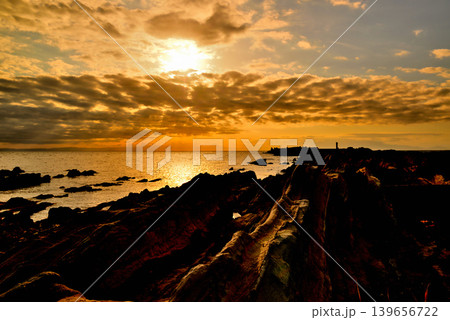三浦半島　城ヶ島　灘ヶ崎の夕景 139656722