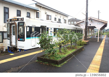 松浦鉄道からの風景　佐々駅（レールバス気動車） 139656802