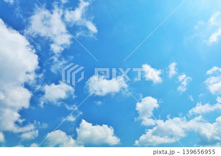 夏の青空と雲 夏の青空と雲 139656955