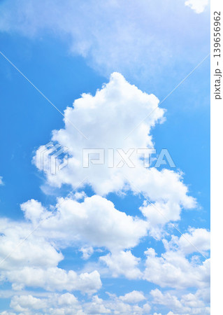 夏の青空と雲 夏の青空と雲 139656962