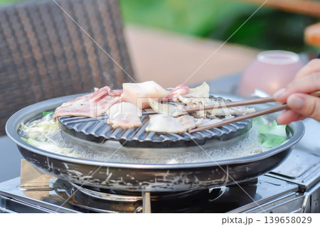 grilled pork , grilled pork in the oven or Korean barbecue or Thai barbecue grilled pork , grilled pork in the oven or Korean barbecue or Thai barbecue 139658029