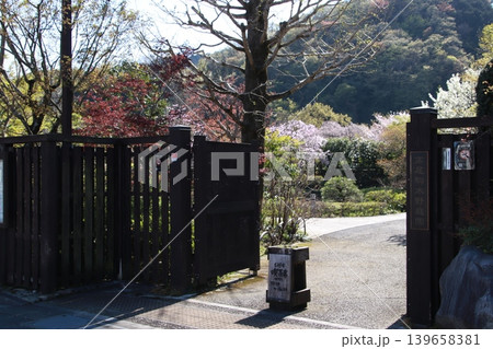 古い木造の建物 高尾駒木野庭園 古い木造の建物 高尾駒木野庭園 139658381
