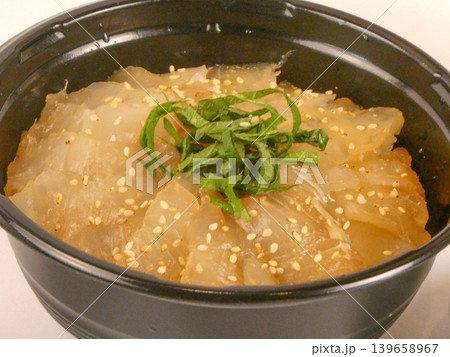新鮮で美味しいヒラメの海鮮丼 139658967