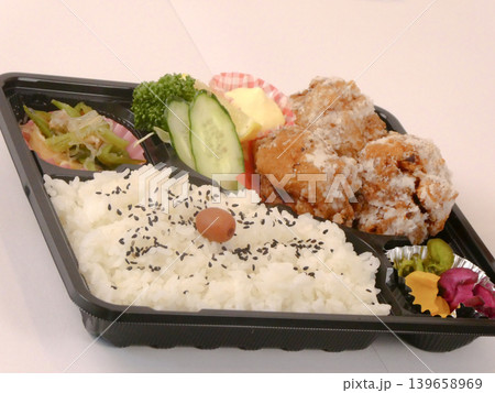 人気のお弁当メニュー唐揚げ弁当人気度ナンバーワン 人気のお弁当メニュー唐揚げ弁当人気度ナンバーワン 139658969