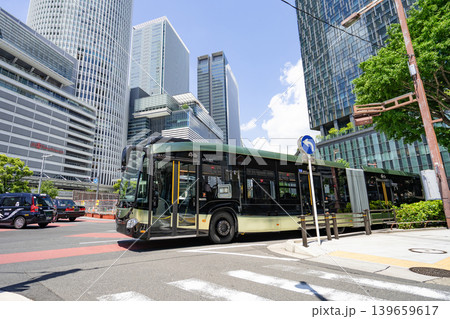 名古屋駅前を走行するSRT(Smart Roadway Transit) 名古屋駅前を走行するSRT(Smart Roadway Transit) 139659617
