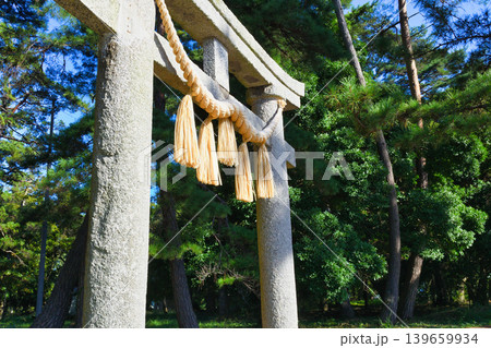 天橋立神社(橋立明神)阿蘇海に面して建つ鳥居(京都府宮津市) 天橋立神社(橋立明神)阿蘇海に面して建つ鳥居(京都府宮津市) 139659934