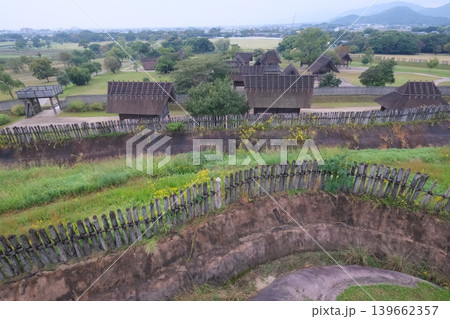 吉野ケ里遺跡の環濠集落跡風景 139662357