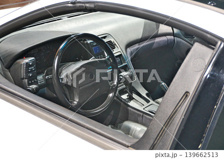 ショールームに展示されているニッサン　300ZX　2シーター 139662513