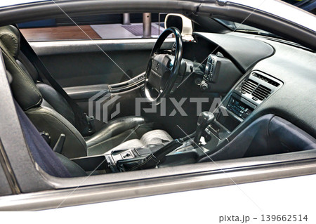 ショールームに展示されているニッサン 300ZX 2シーター ショールームに展示されているニッサン 300ZX 2シーター 139662514