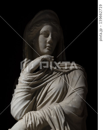 a historical statue from Roman times 139662719