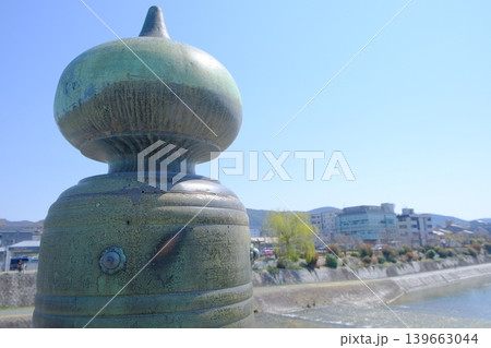 三条大橋の擬宝珠と刀傷 三条大橋の擬宝珠と刀傷 139663044
