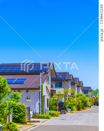 無電柱化とソーラー発電の閑静なエコタウン 無電柱化とソーラー発電の閑静なエコタウン 139663289
