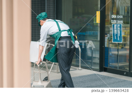 supermarket 139663428