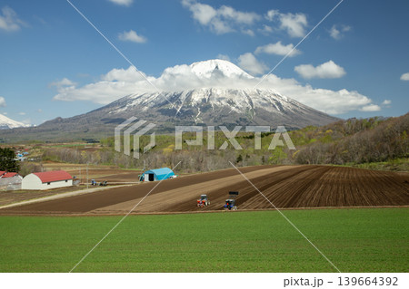 早春の羊蹄山 139664392