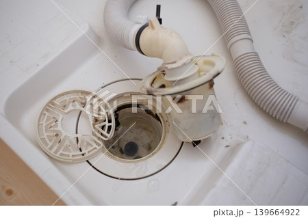 洗濯機の排水口の掃除 洗濯機の排水口の掃除 139664922
